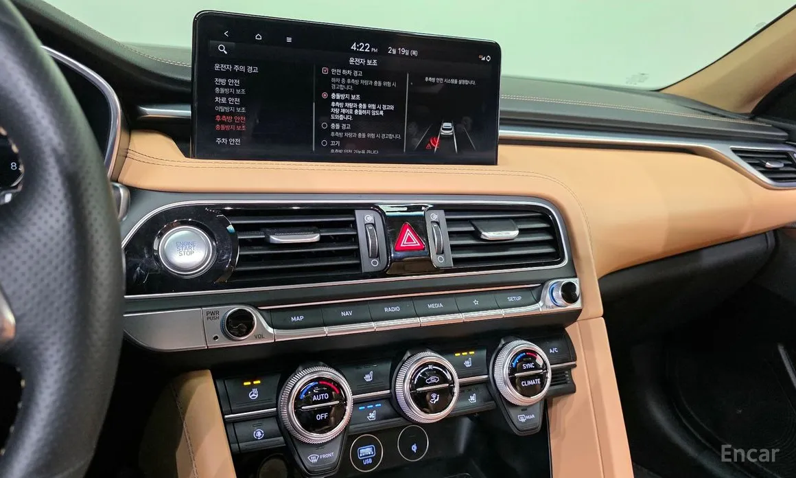 Фото 14 - Genesis G70