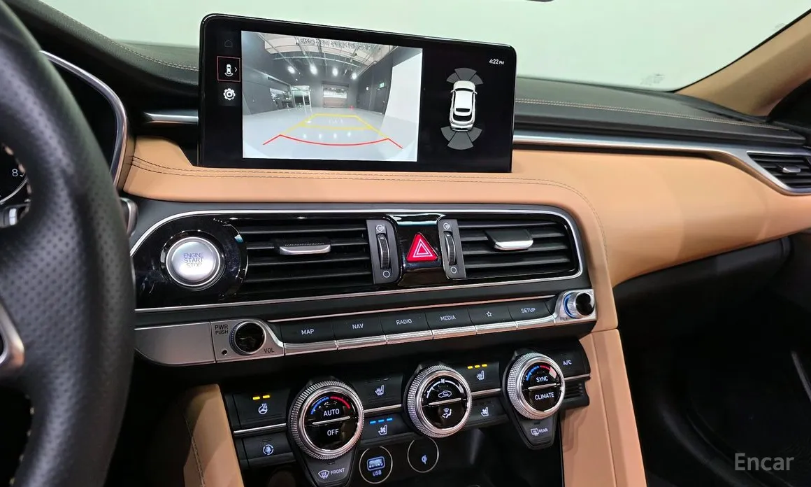 Фото 15 - Genesis G70