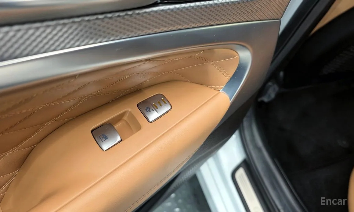 Фото 17 - Genesis G70