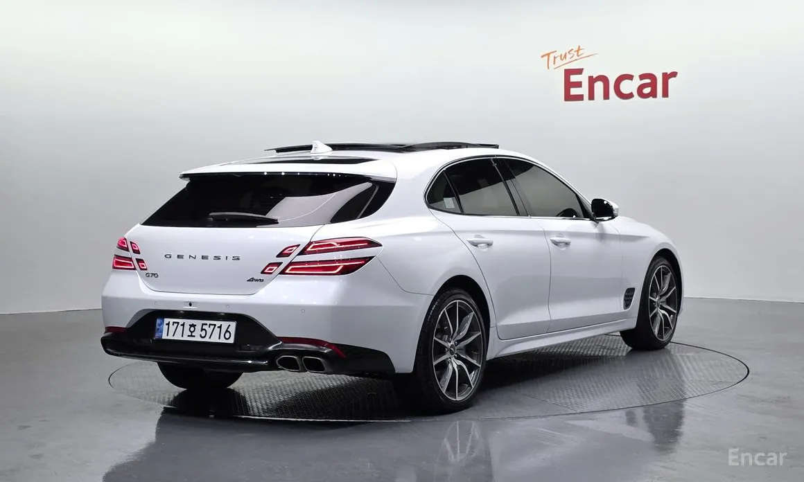 Фото 2 - Genesis G70