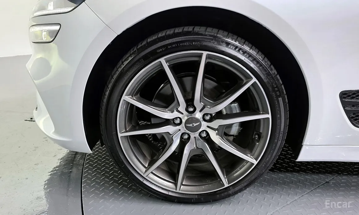 Фото 5 - Genesis G70