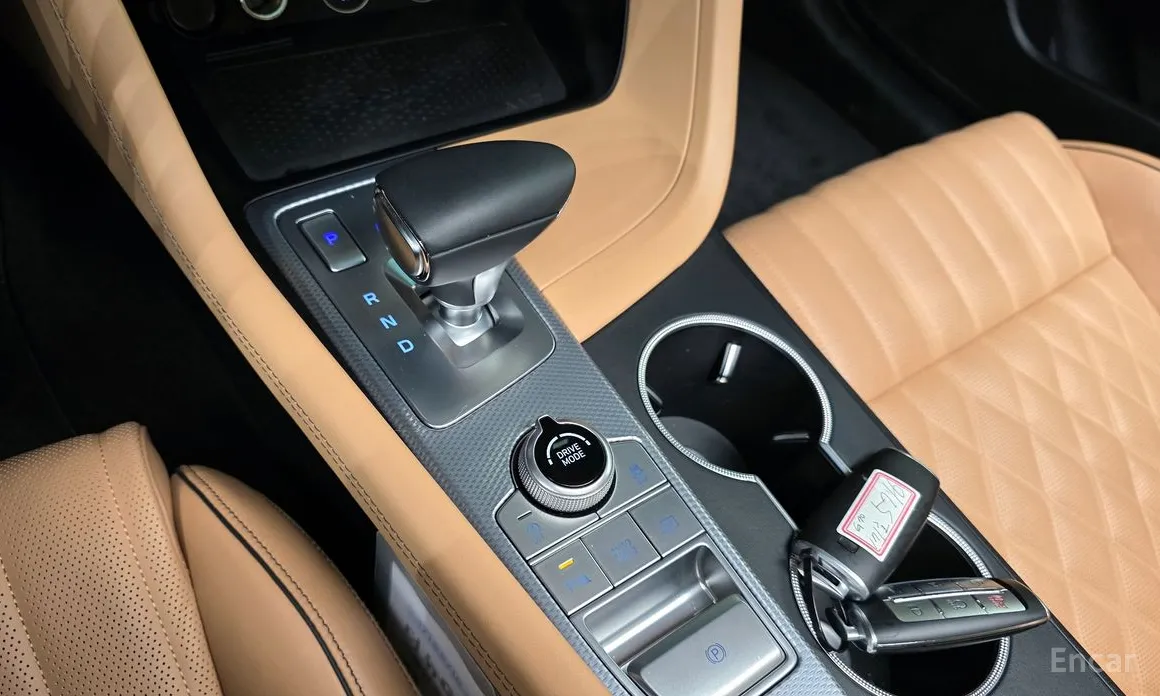 Фото 9 - Genesis G70