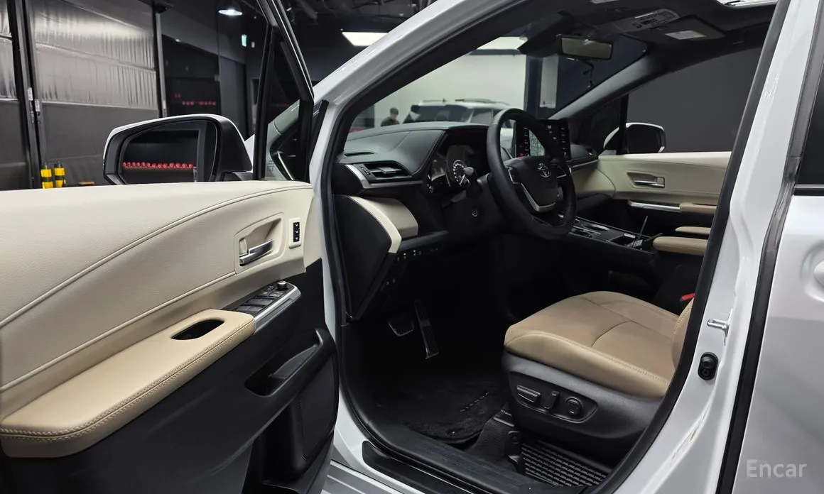 Фото 10 - Toyota Sienna