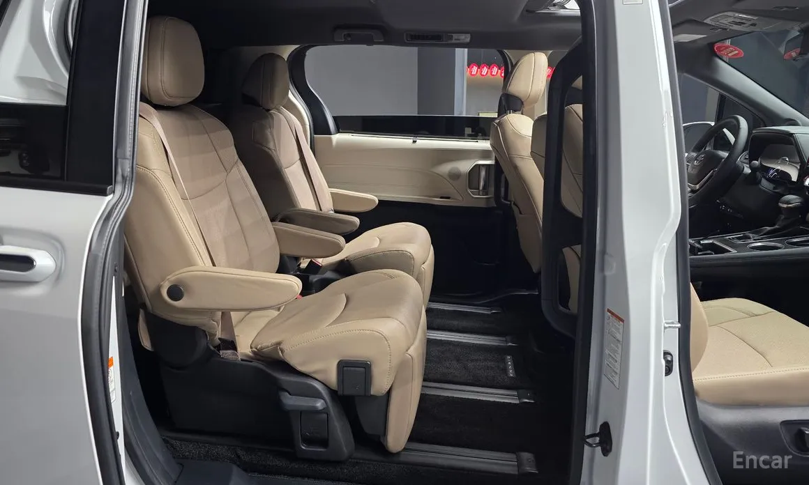 Фото 12 - Toyota Sienna