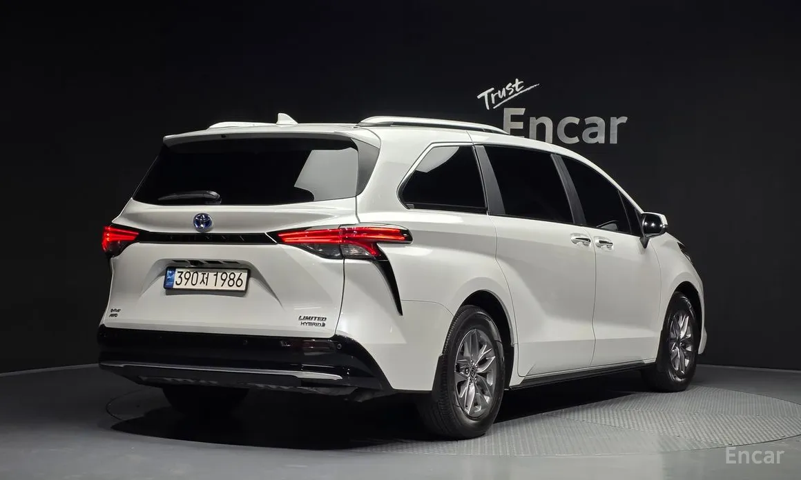 Фото 2 - Toyota Sienna