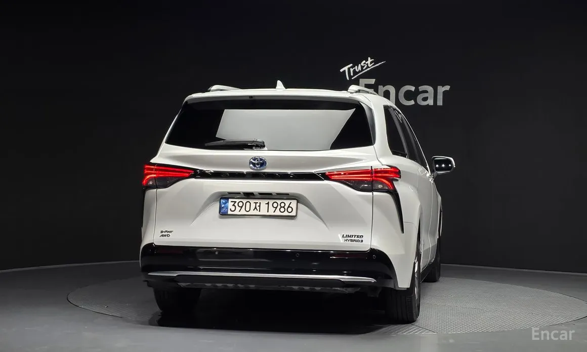 Фото 4 - Toyota Sienna