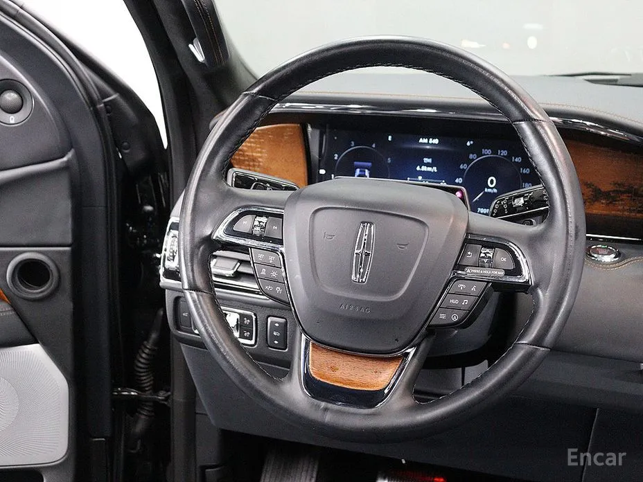 Фото 13 - Lincoln Navigator