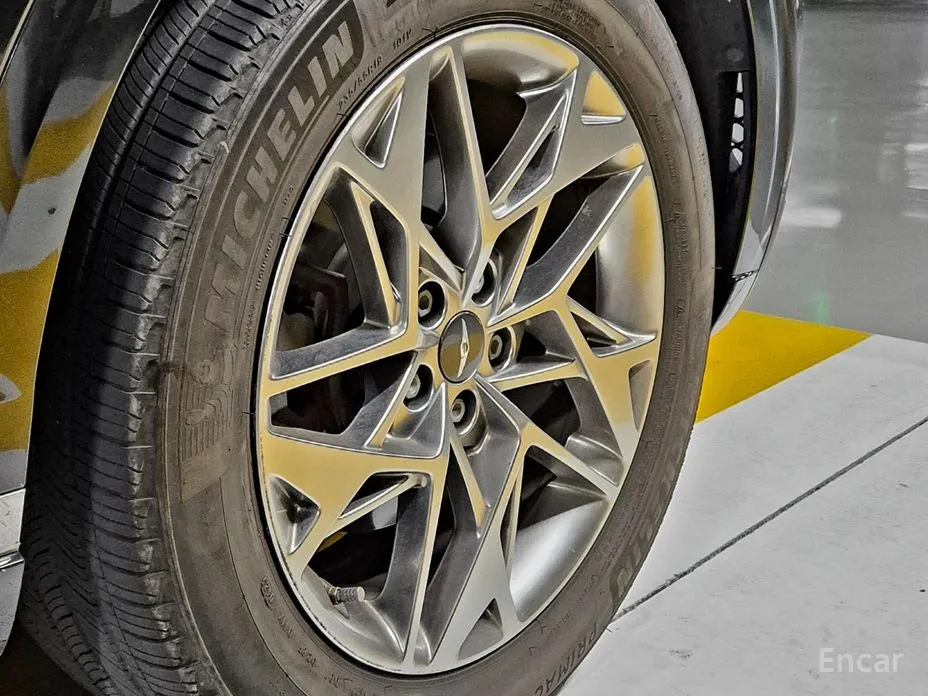 Фото 6 - Genesis GV70