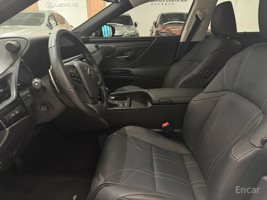 Фото 12 - Lexus ES