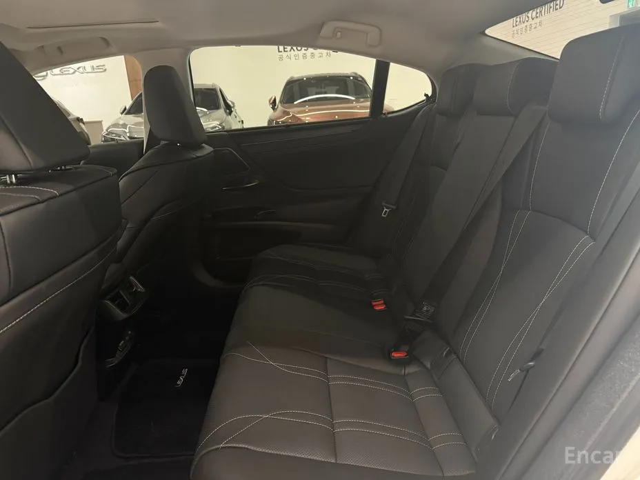 Фото 13 - Lexus ES