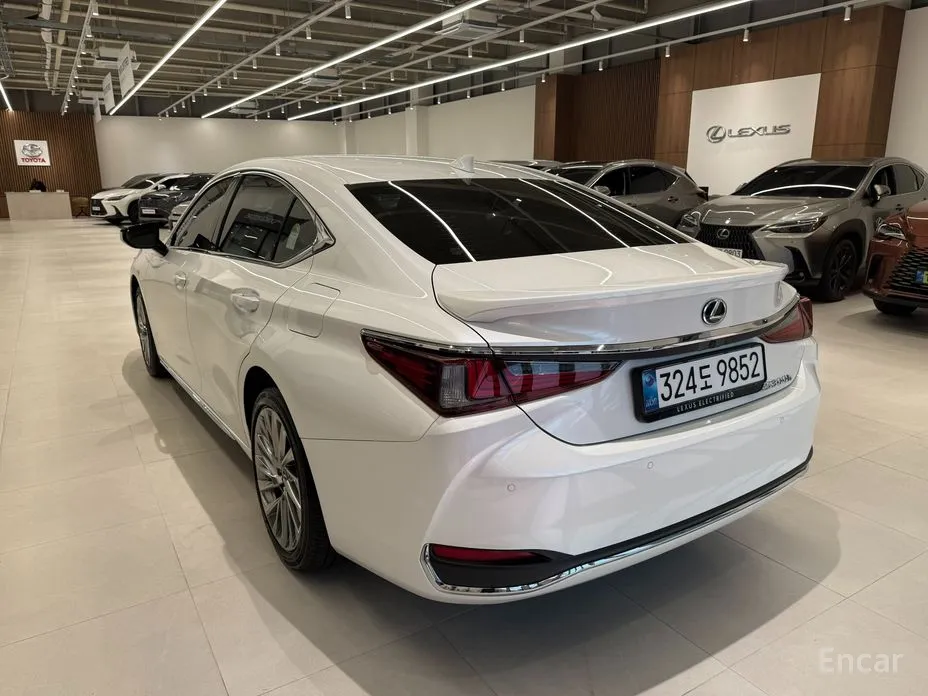 Фото 2 - Lexus ES