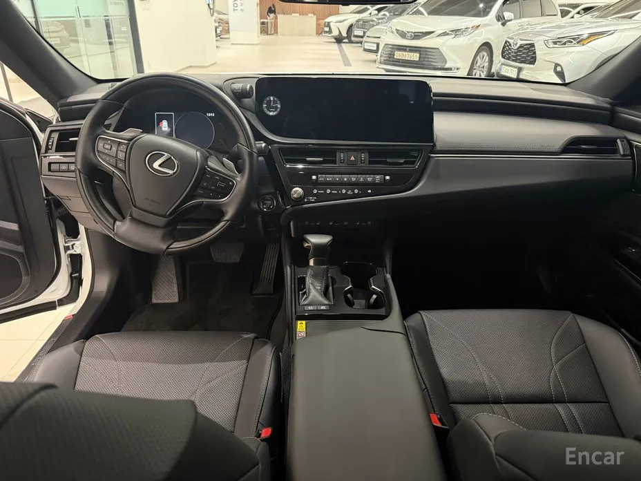 Фото 7 - Lexus ES