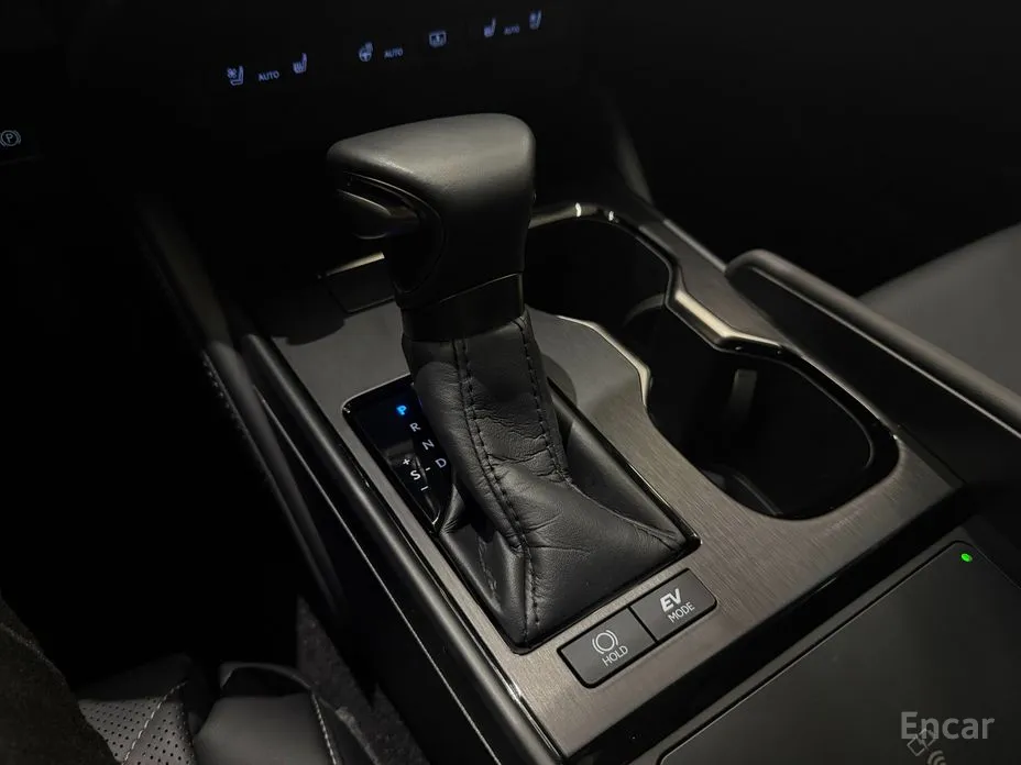 Фото 9 - Lexus ES