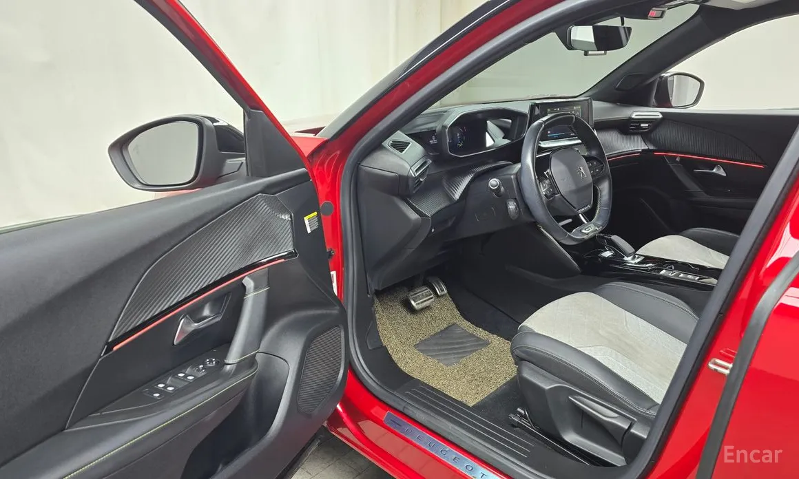 Фото 10 - Peugeot 2008