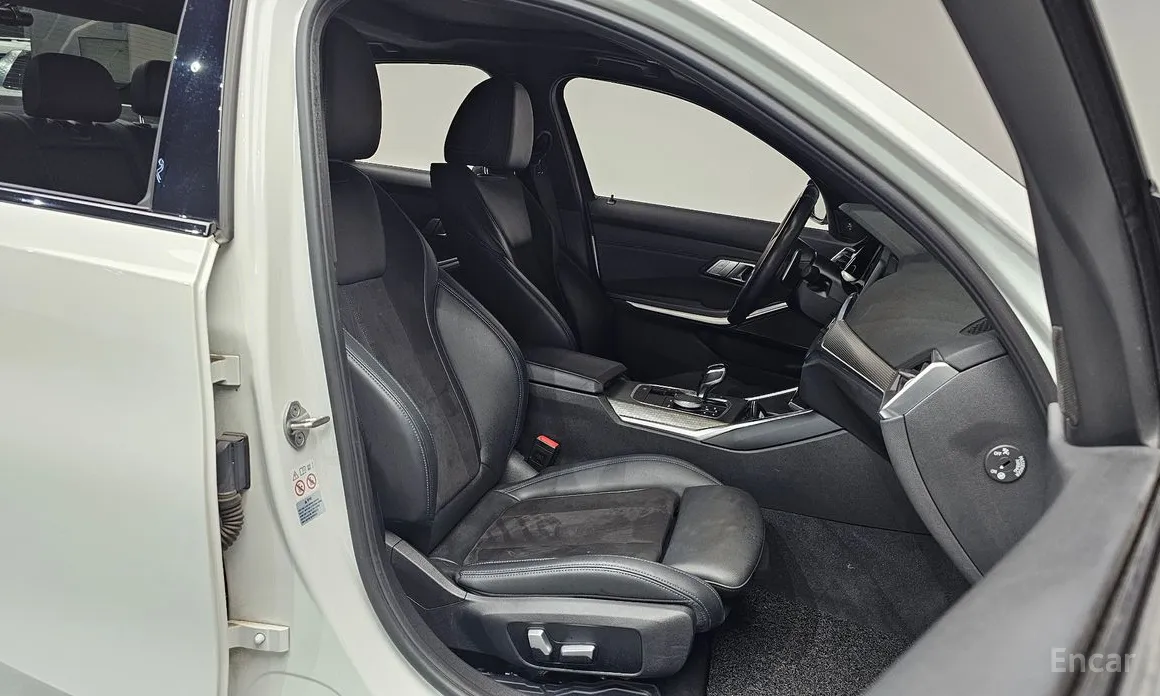 Photo 10 - BMW 3 Series