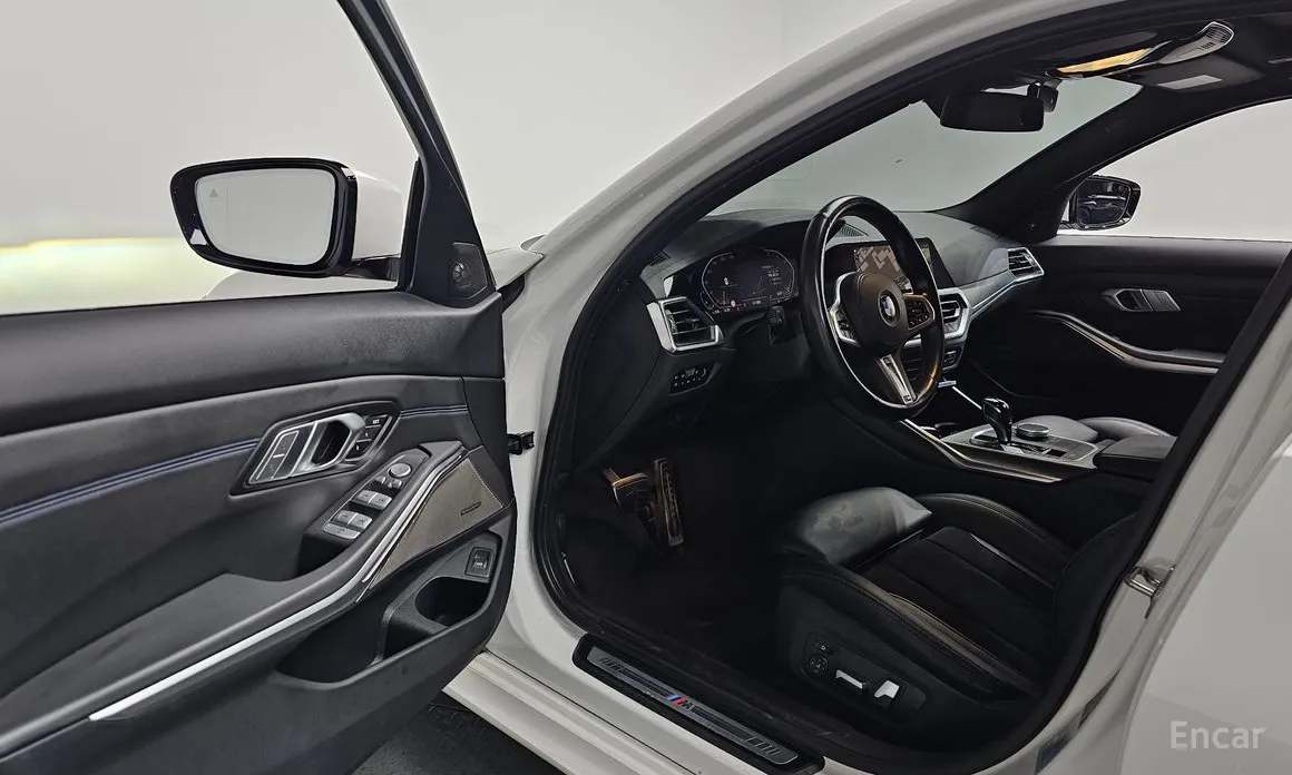 Photo 11 - BMW 3 Series