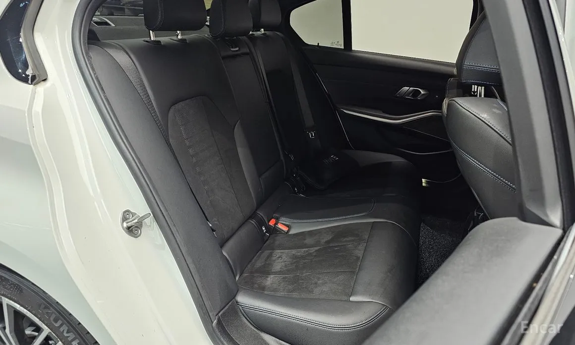 Photo 12 - BMW 3 Series