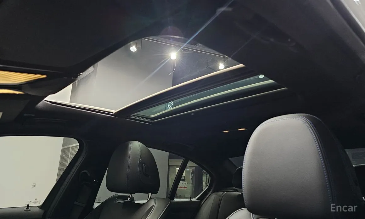 Photo 16 - BMW 3 Series