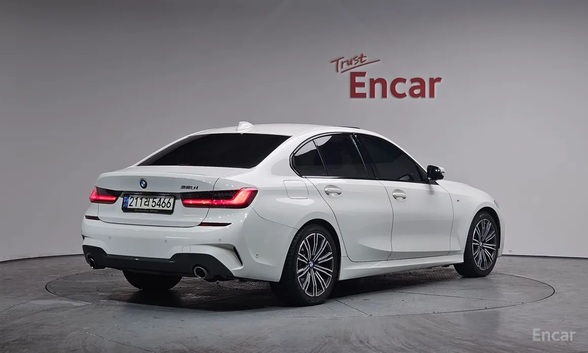 Photo 2 - BMW 3 Series