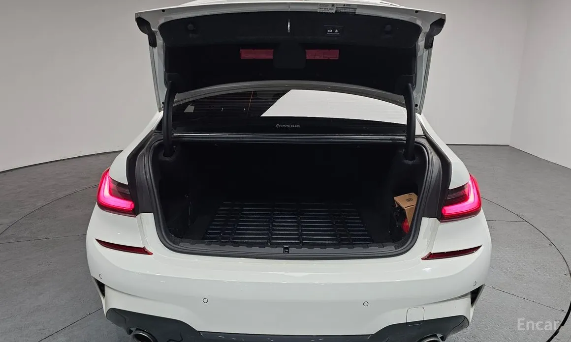 Photo 20 - BMW 3 Series