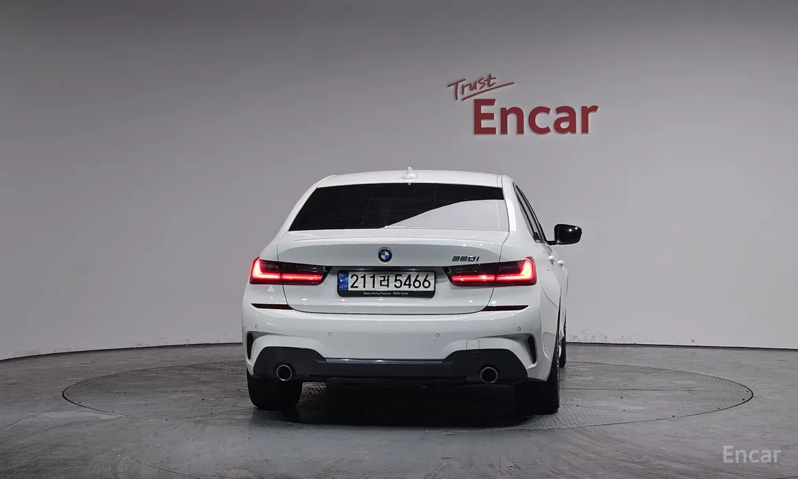 Photo 4 - BMW 3 Series