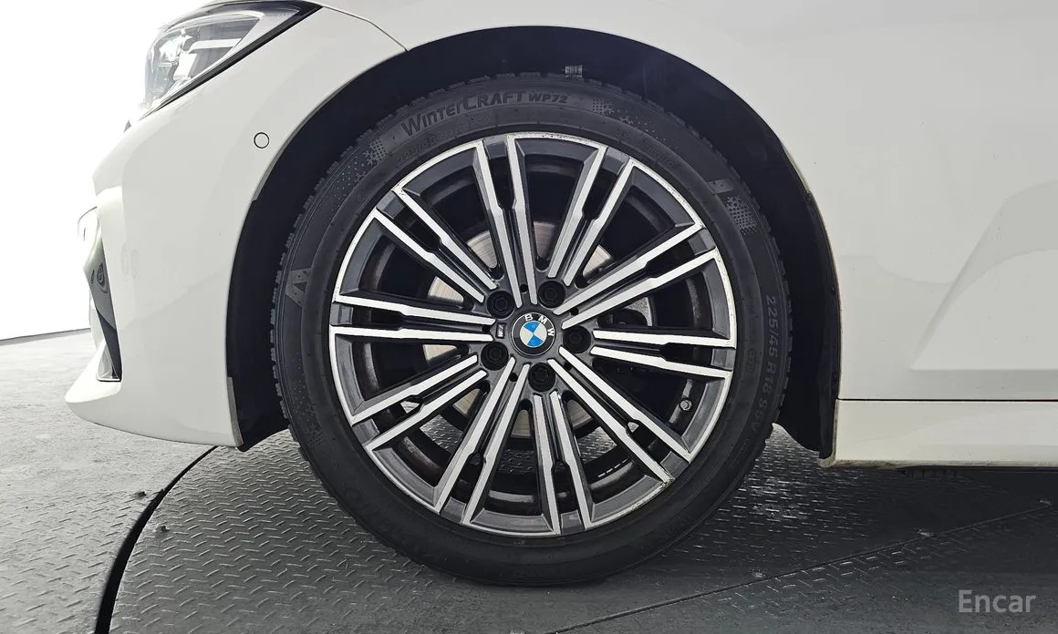 Photo 5 - BMW 3 Series