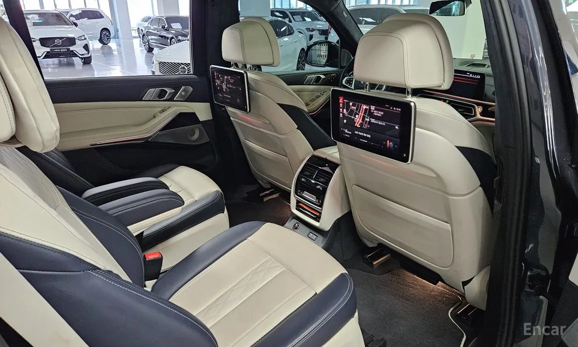 Фото 10 - BMW X7