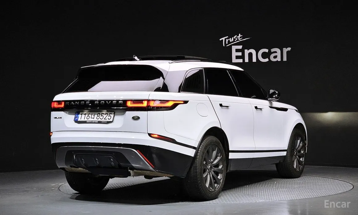 Фото 2 - Land Rover Range Rover Velar