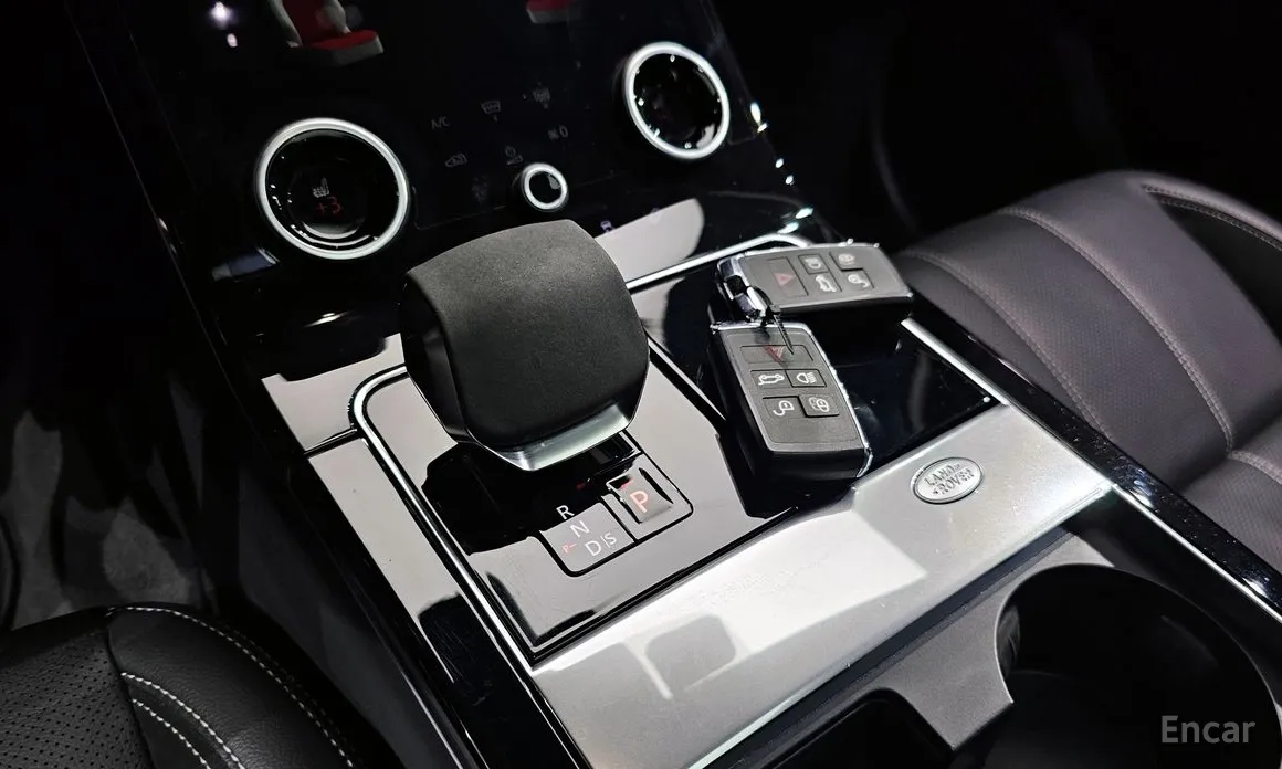 Фото 9 - Land Rover Range Rover Velar