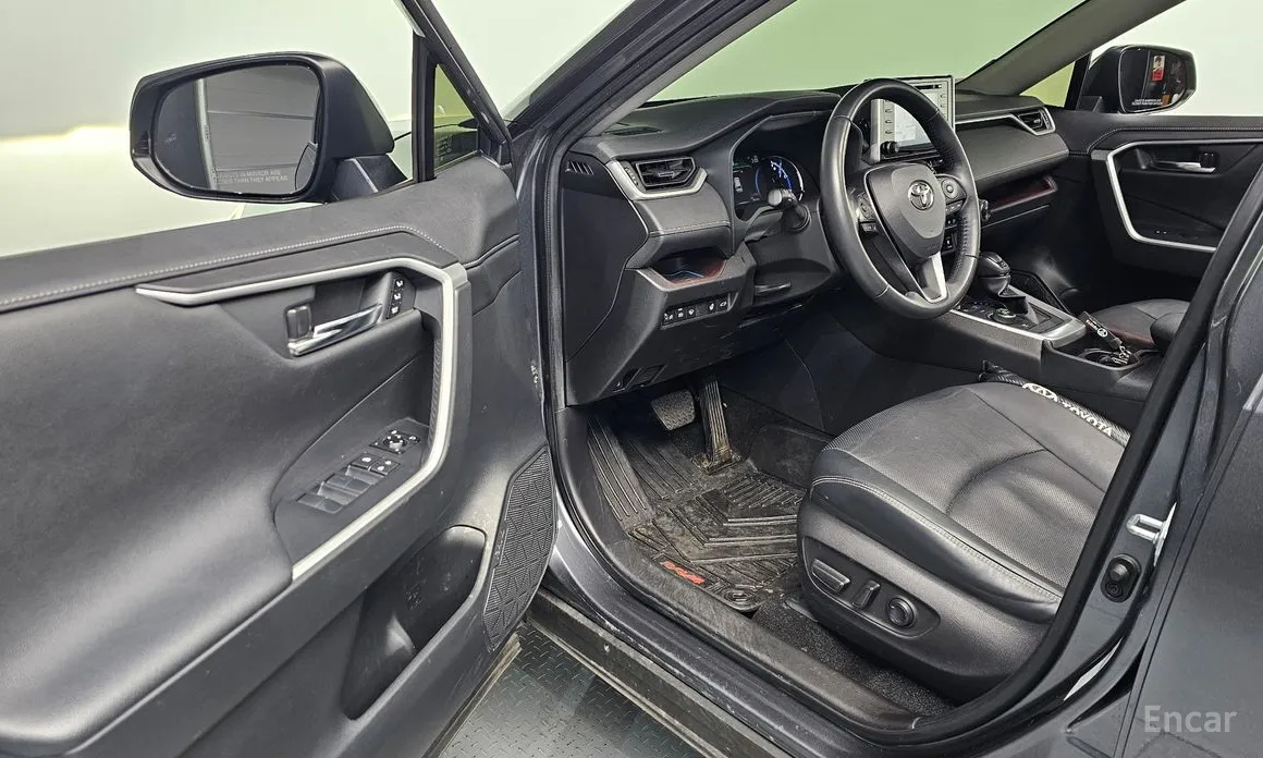 Фото 11 - Toyota RAV4