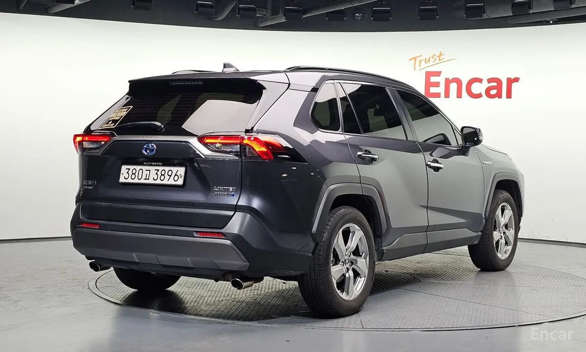 Фото 2 - Toyota RAV4