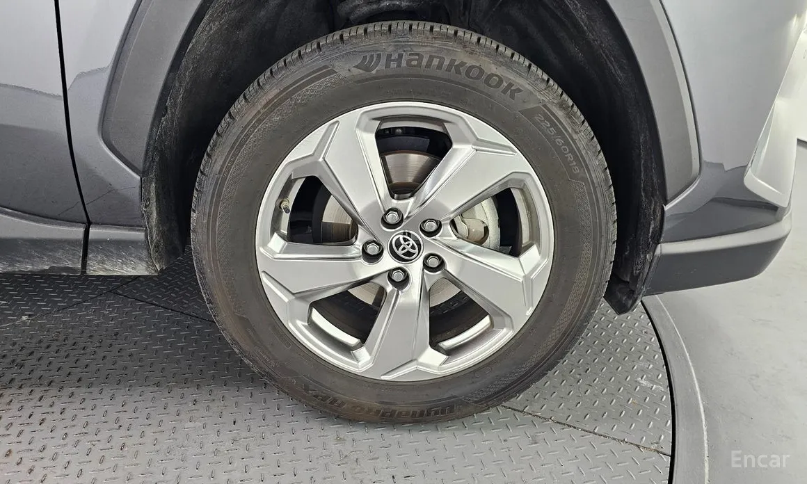 Фото 5 - Toyota RAV4