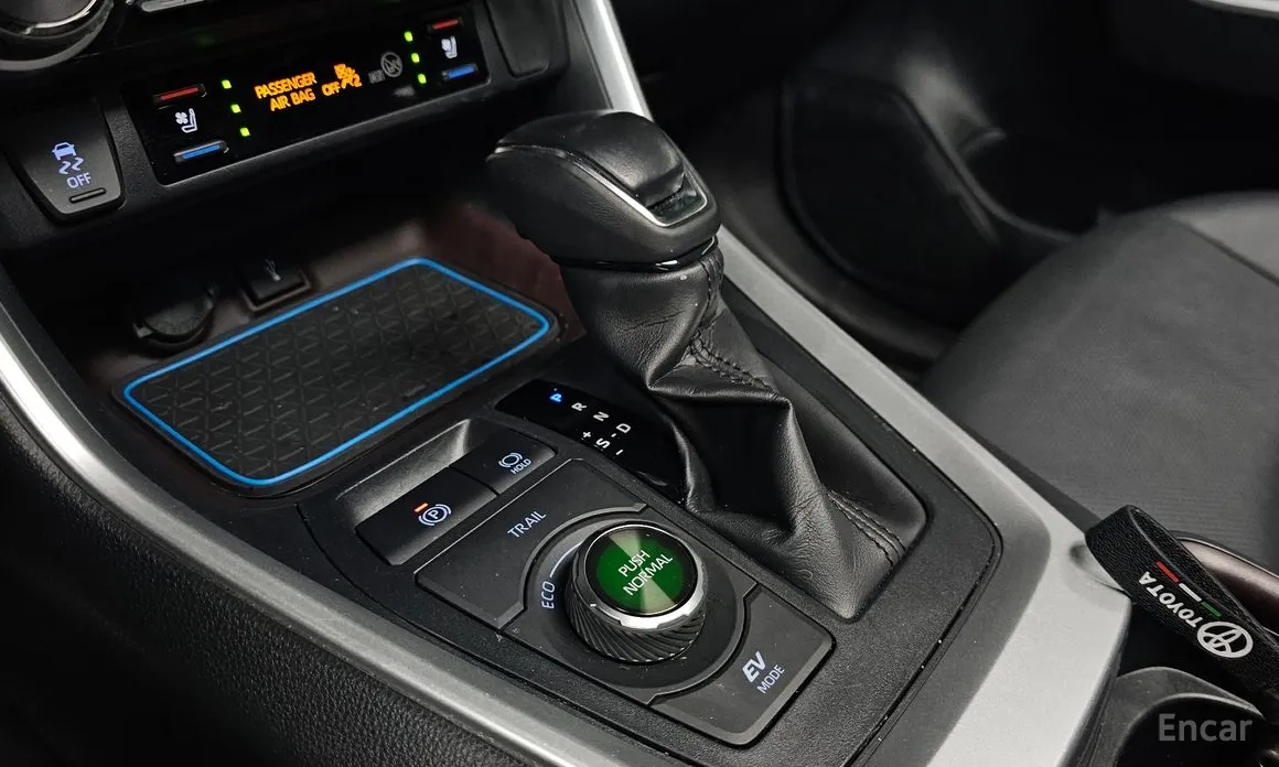 Фото 9 - Toyota RAV4