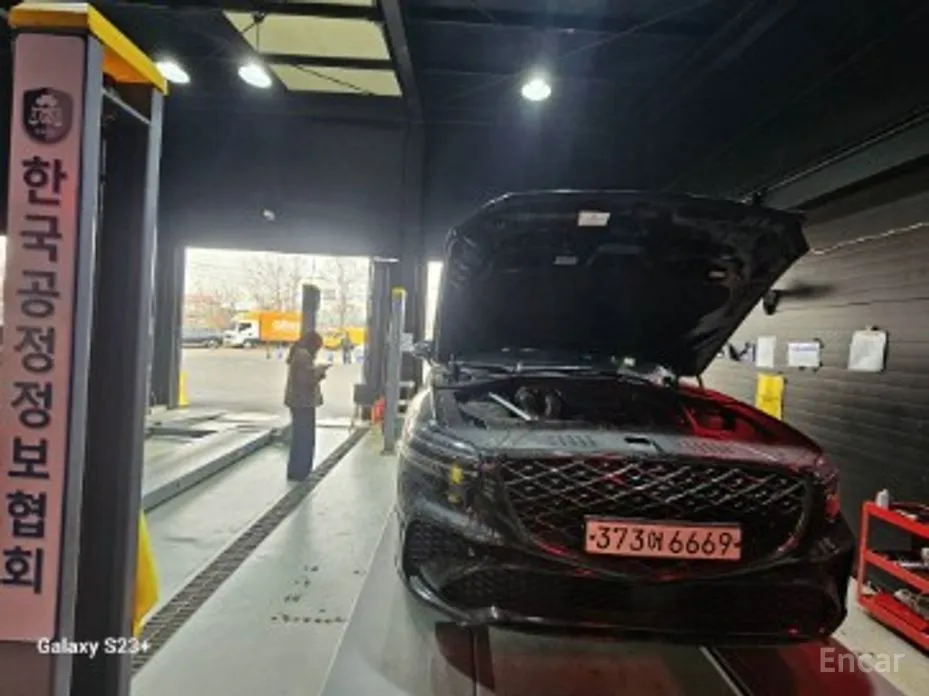 Фото 1 - Genesis GV70