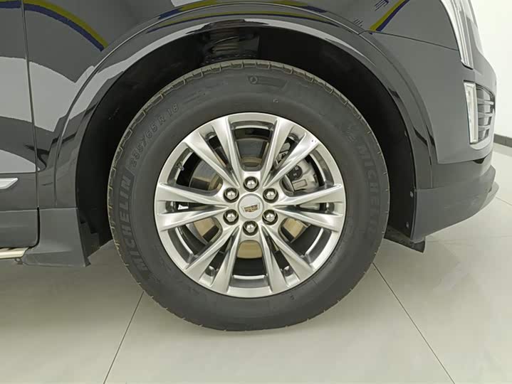 Фото 6 - Cadillac XT5