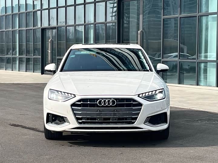 Фото 2 - Audi A4L