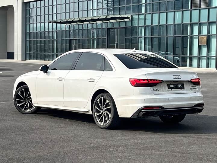 Фото 4 - Audi A4L