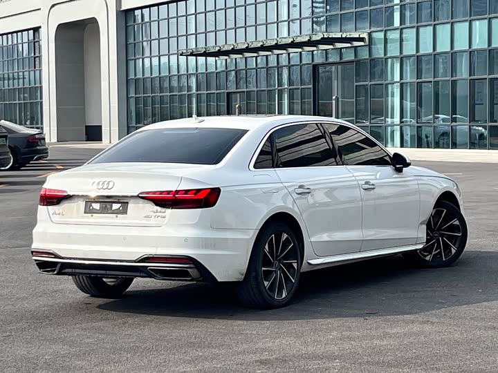 Фото 6 - Audi A4L