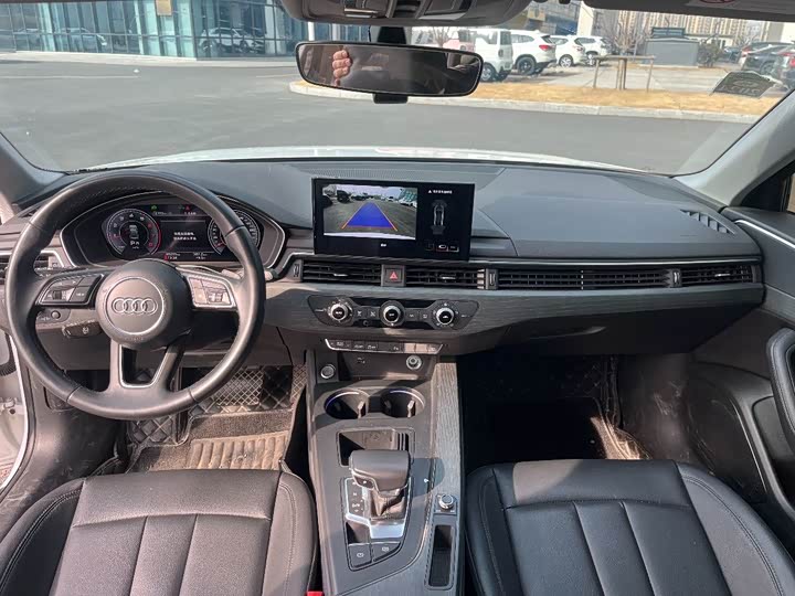 Фото 8 - Audi A4L