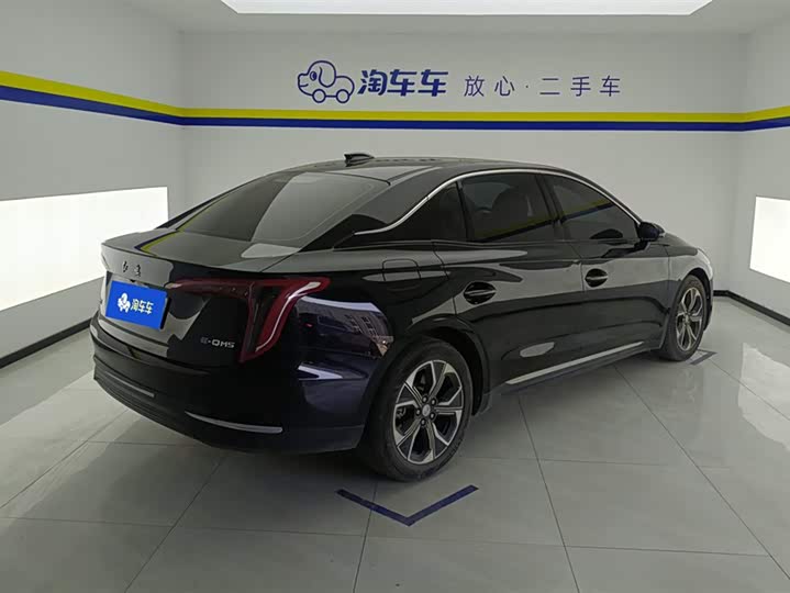 Фото 3 - Hongqi E-QM5
