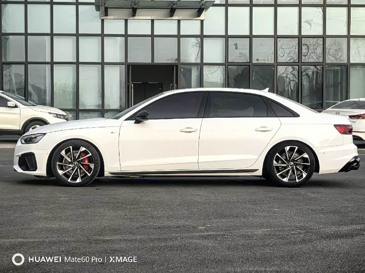 Фото 4 - Audi A4L