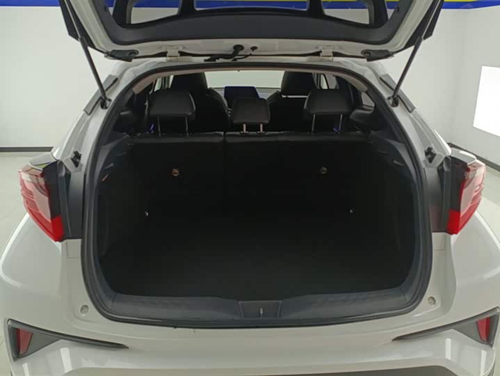 Фото 4 - Toyota C-HR