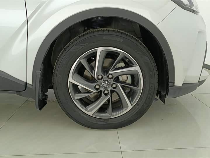 Фото 6 - Toyota C-HR