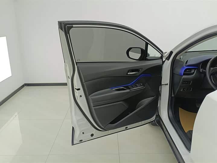 Фото 7 - Toyota C-HR