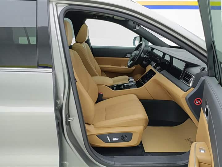 Фото 8 - LiXiang One