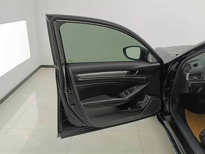 Фото 7 - Honda Accord