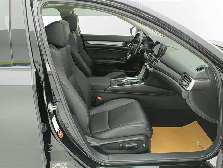 Фото 8 - Honda Accord