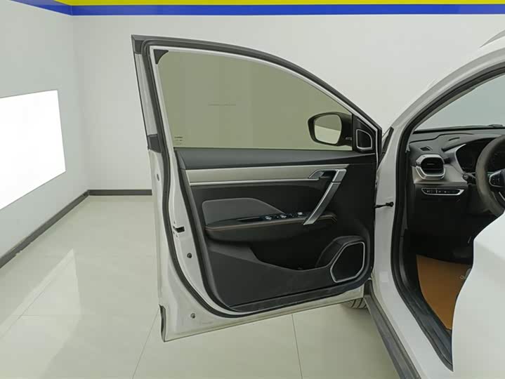 Фото 7 - Geely Coolray