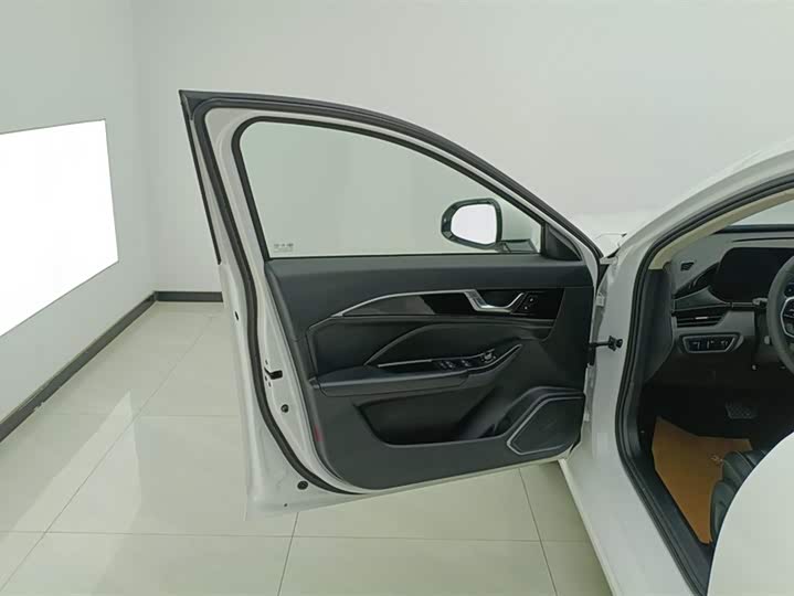 Фото 7 - Bestune B70