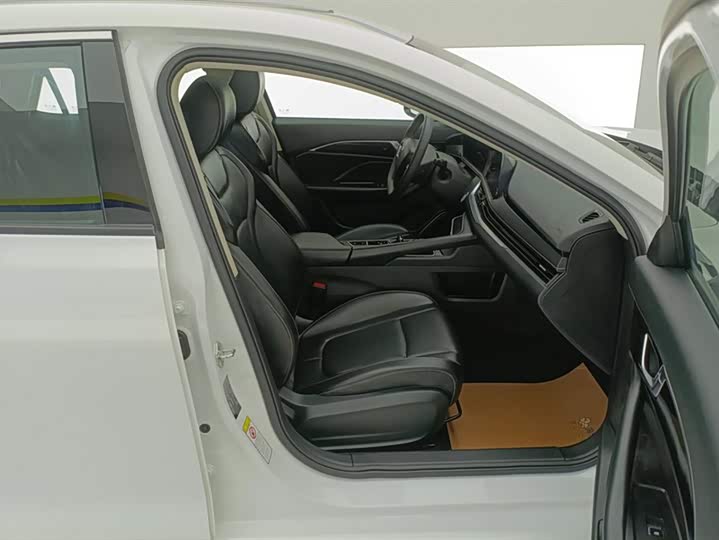 Фото 8 - Bestune B70